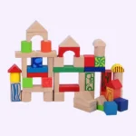 دلو بناء من 50 قطعة من مكعبات البناء الملونة