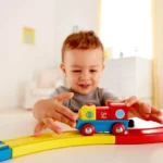 قطار كهربائي صغير من Hape