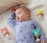 ⁦3خشخيشات وعضاضة ڤاكوم للأطفال من Hape⁩ - الصورة ⁦2⁩